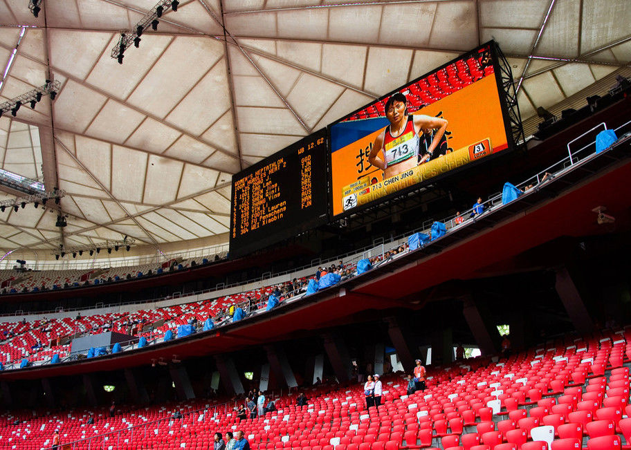 Chiny Giant P10 Stadium Ekrany LED Sportowy panel reklamowy 1R1G1B Wysoka jasność fabryka