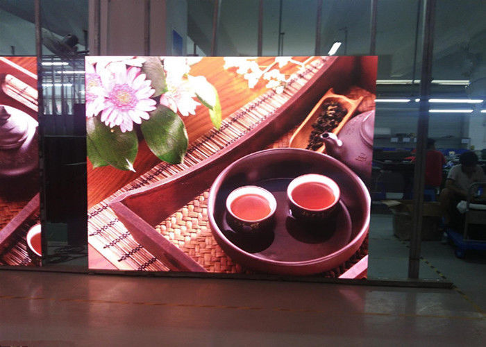 Chiny Pokazuje Stall Led Panel Full Color 2.5mm Pixel Pitch 1300cd Jasność 1500 Hz fabryka
